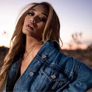 Meet your Posher, Jasmine